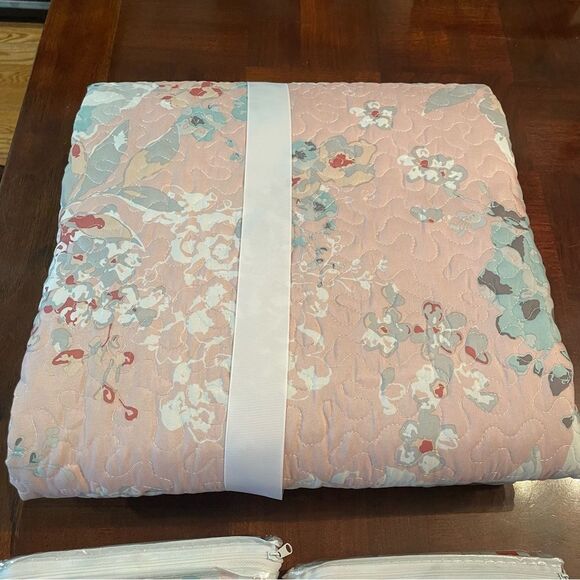 Pink Blush Grey Floral Queen Size Bed Quilt and Shams NEW Bedding - Picture 3 of 11